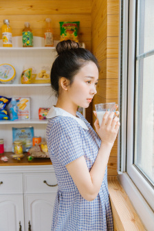 青青河边草